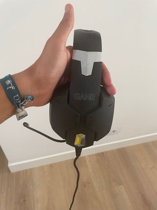 PS4 Pro Negra + Mando y Auriculares