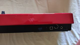 Teclado Behringer UMX610 USB/MIDI