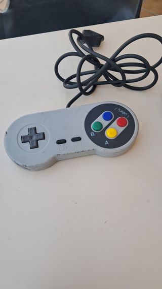 Mandos y pistola videojuegos retro