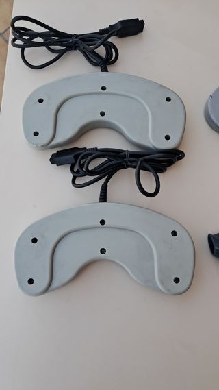 Mandos y pistola videojuegos retro