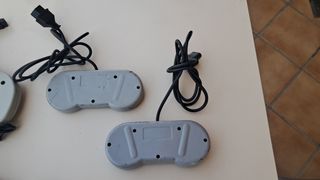 Mandos y pistola videojuegos retro
