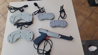 Mandos y pistola videojuegos retro