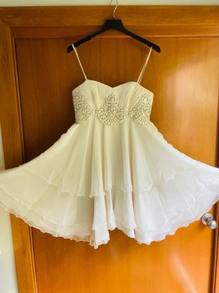 Vestido elegante para una boda o una gran fiesta. 