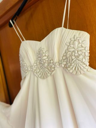 Vestido elegante para una boda o una gran fiesta. 