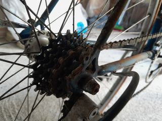 Bicicleta de carretera vintage azul