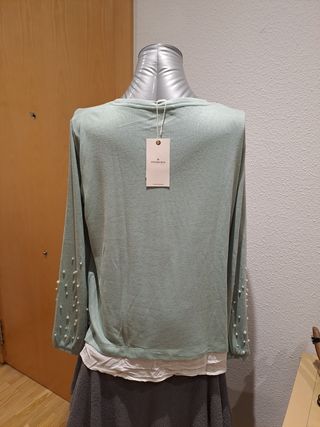 Camiseta con perlas en mangas talla única