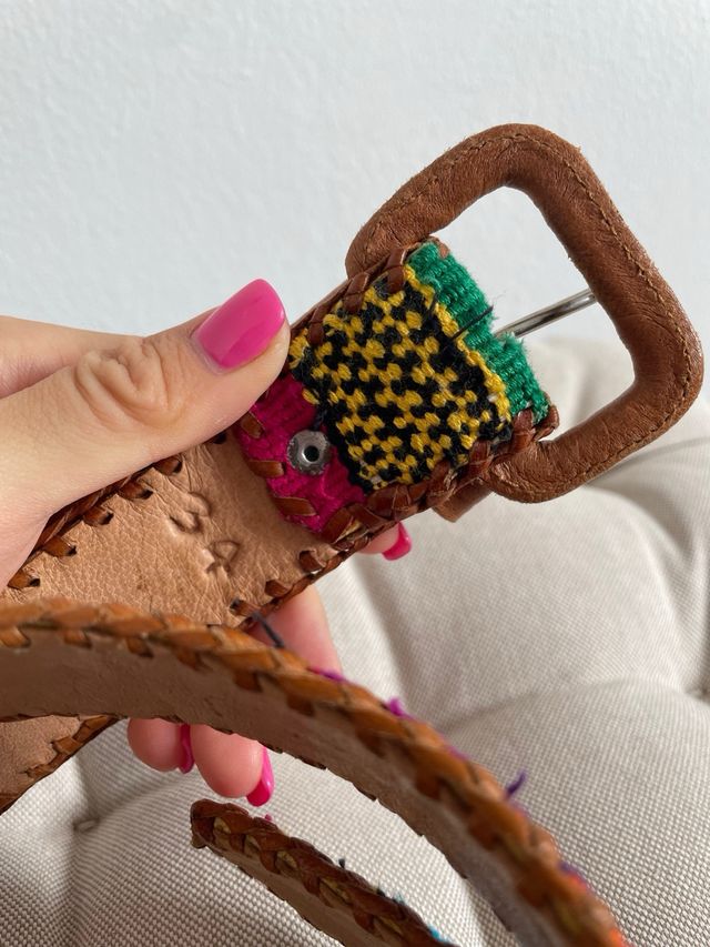 Cinturón de cuero tejido multicolor