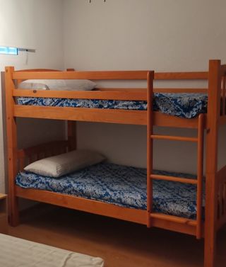 Litera de madera.