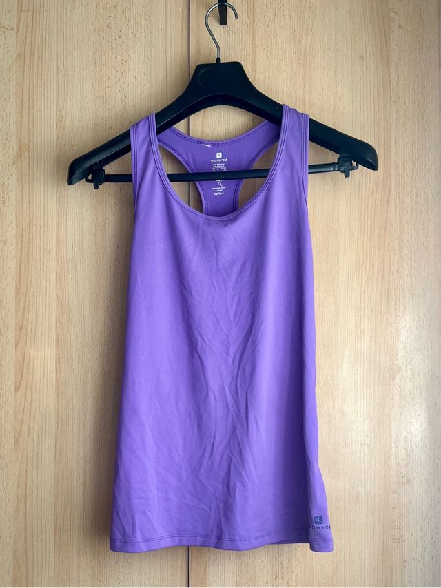 Camiseta deportiva tirantes morada Tenth