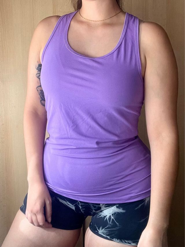 Camiseta deportiva tirantes morada Tenth