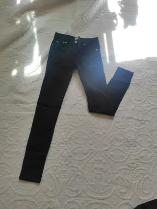 Pantalón vaquero Bershka talla 34