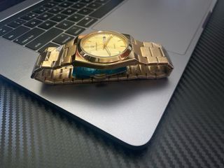 Reloj Hugo Poedagar Nuevo - Dorado