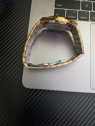 Reloj Hugo Poedagar Nuevo - Dorado