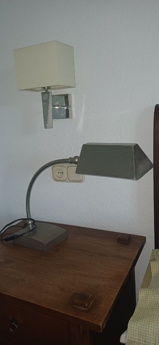 2 Lámparas de Mesa Metálicas
