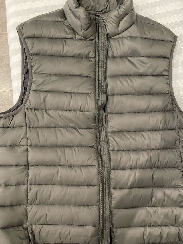 Chaleco acolchado gris caballero