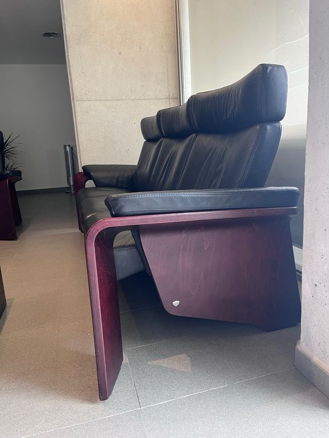 Sofa Stressless de piel y madera