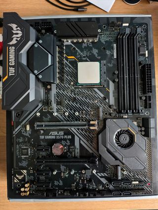 Placa Base Asus TUF Gaming X570-PLUS
