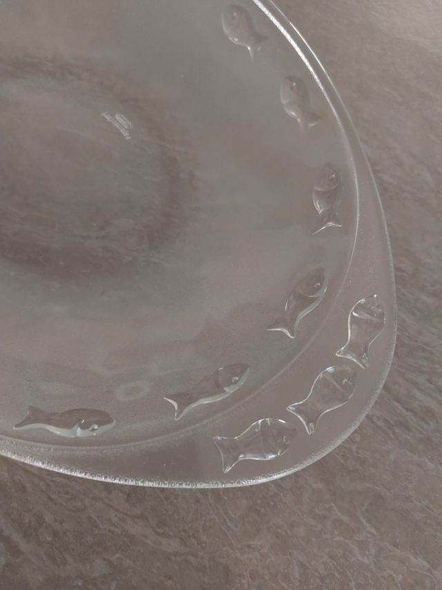 Vassoio in vetro con pesci