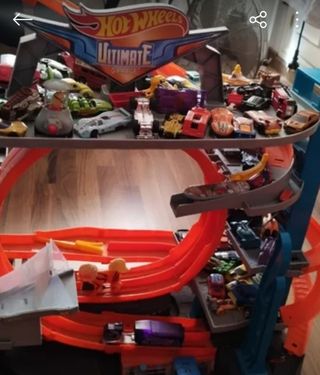 Mega Garage Hot Wheels