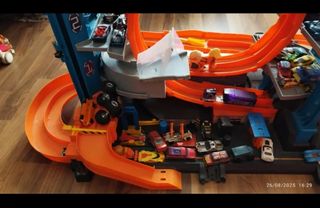 Mega Garage Hot Wheels