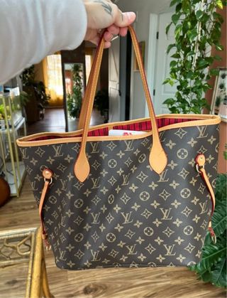 Bolso Louis Vuitton Marrón con interior rojo