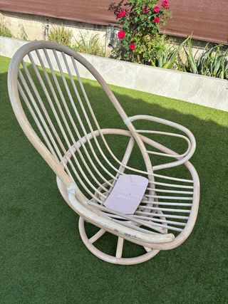 Sillón de ratán beige