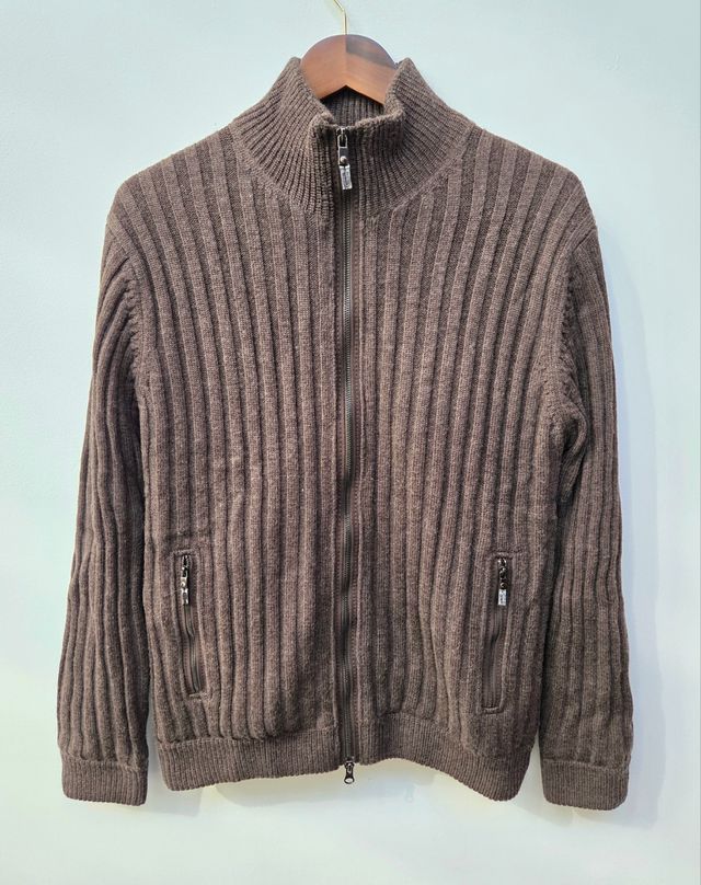 Jersey de punto con forro de Cortefiel.