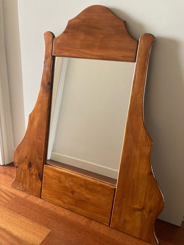 Espejo de madera artesanal