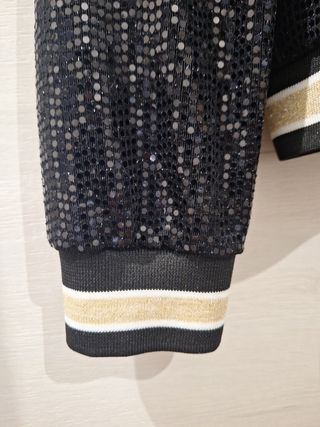 Cazadora bomber lentejuelas negra y dorada