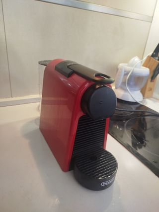 Cafetera Nespresso Essenza Mini DeLonghi