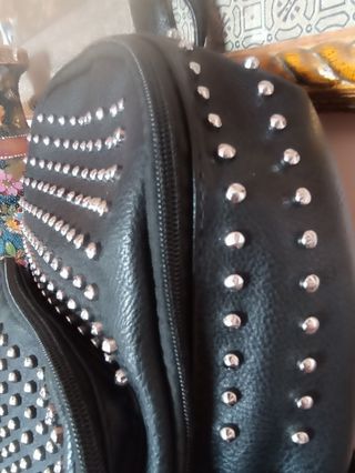 Zainetto con borchie