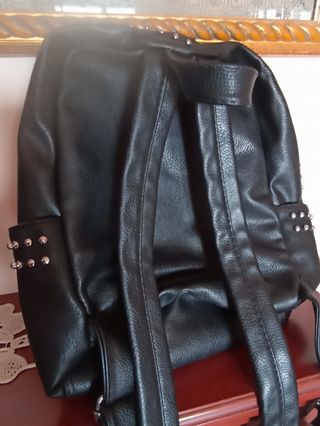 Zainetto con borchie