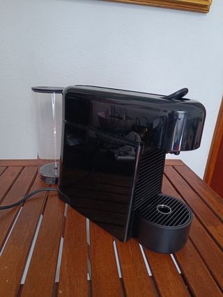 Máquina de Café Nespresso Preta
