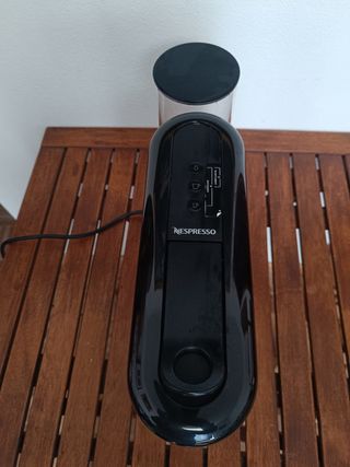 Máquina de Café Nespresso Preta