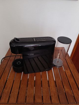 Máquina de Café Nespresso Preta