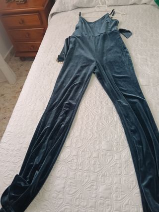 Mono de fiesta de ante color verde azulado