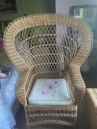 Juego silla y baúl de mimbre