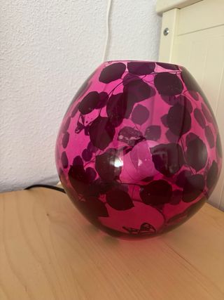 Lámpara de cristal morada para mesilla