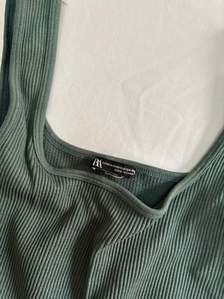 Top canalé verde oliva