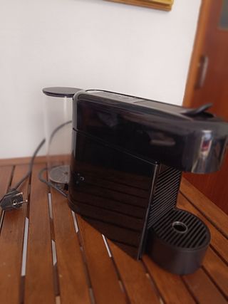 Máquina de café Nespresso preta