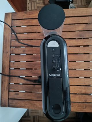 Máquina de café Nespresso preta
