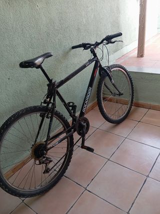 Bicicleta ROCKRIDER Negra