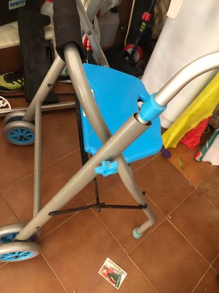 andador con asiento para persona mayor
