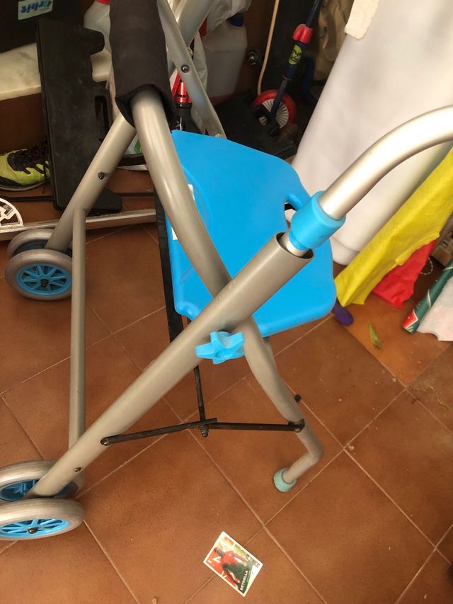andador con asiento para persona mayor 