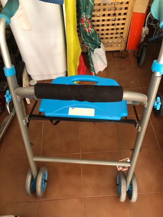 andador con asiento para persona mayor