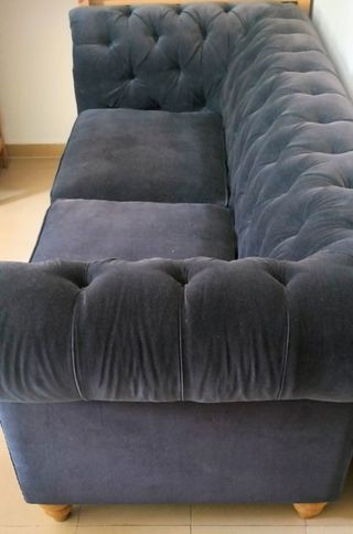 Sofá Chester azul terciopelo