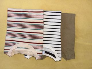 Lote 3 Camisetas Rayas y Lisa
4-5 años