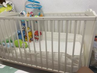 Cuna de bebé blanca