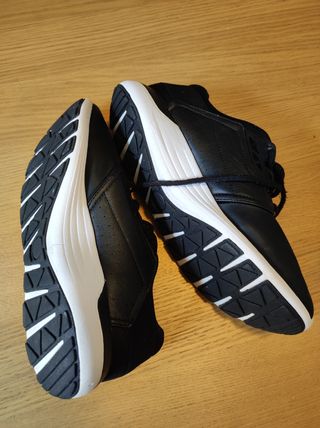 Scarpe sportive nere e bianche