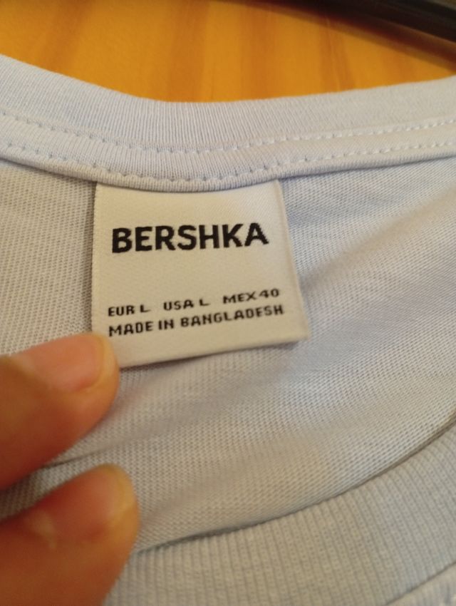 Camiseta Bershka azul talla L